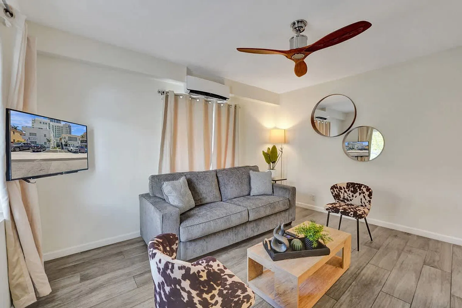 1 bed, 1.0 bath, 3229 sqft, $4,608 — Photo 2