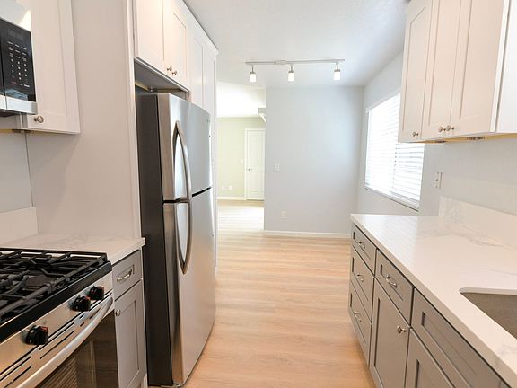 4th image of 223 Avenida Monterey #A