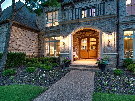 2nd image of 113 Brentwood Cir