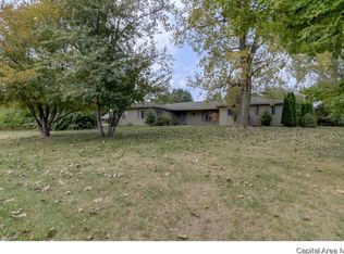 35951 Boggs Rd, Virden, IL 62690