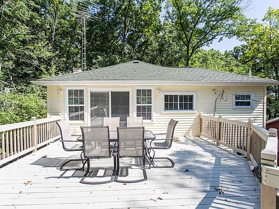 2nd image of 1686 Hillcrest Ct