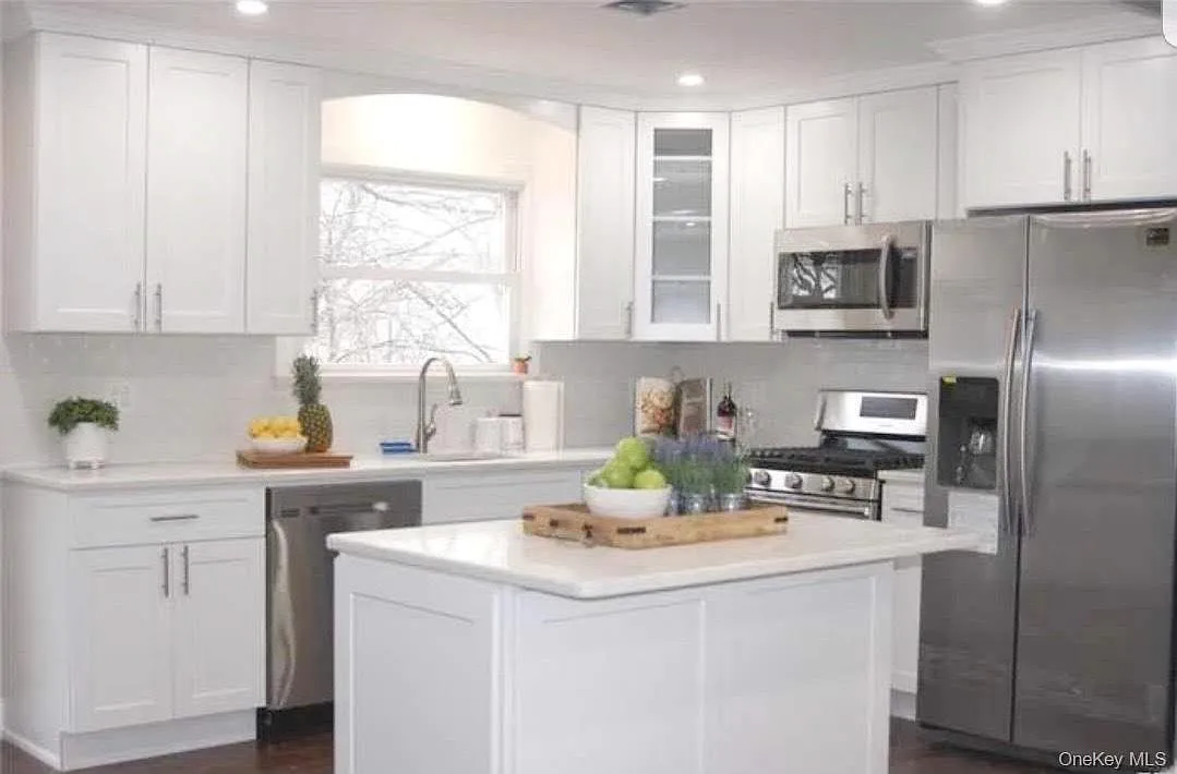 3 bed, 1.0 bath, $3,300 — Photo 2