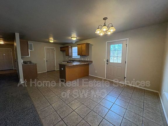 3rd image of 2315 W Parkview St