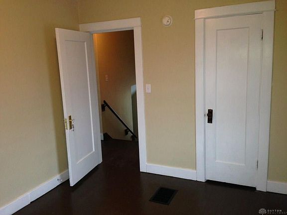 2nd image of 125 Redwood Ave