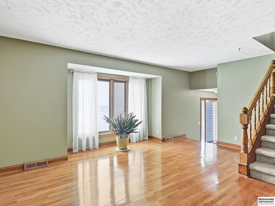 16th image of 10632 M St