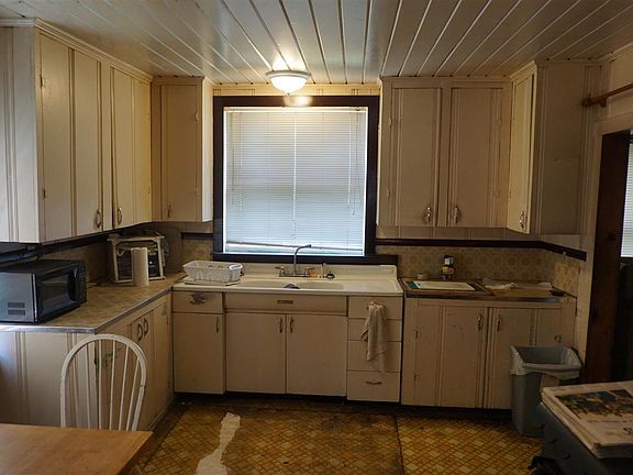 4th image of 69 Redberg Ave
