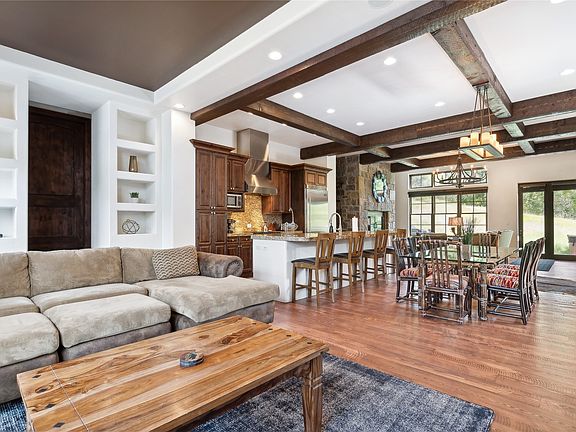 4th image of 117 Slopeside Dr #8