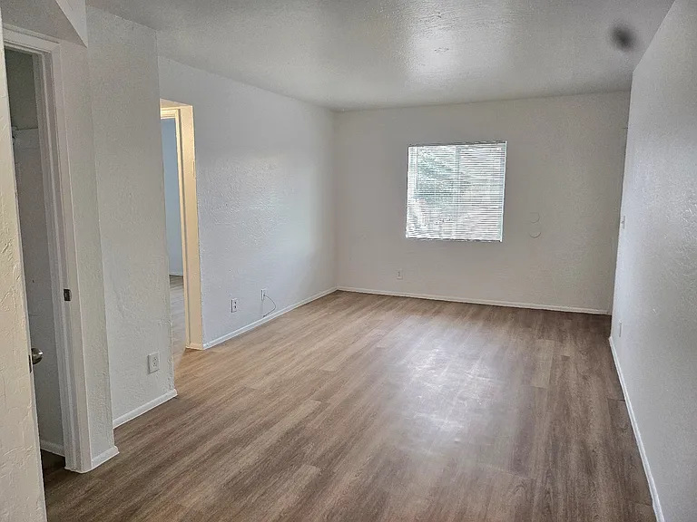 510 E Hatcher Rd #208 — Photo 3
