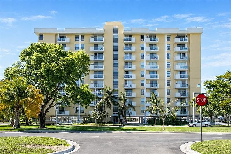 1st image of 2020 NE 135th St APT 502