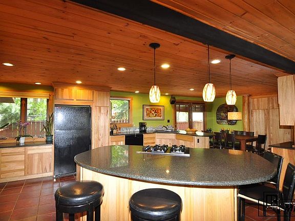 5th image of 290 Huckleberry Ln