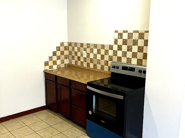 1020 S 52nd St #3 — Photo 3