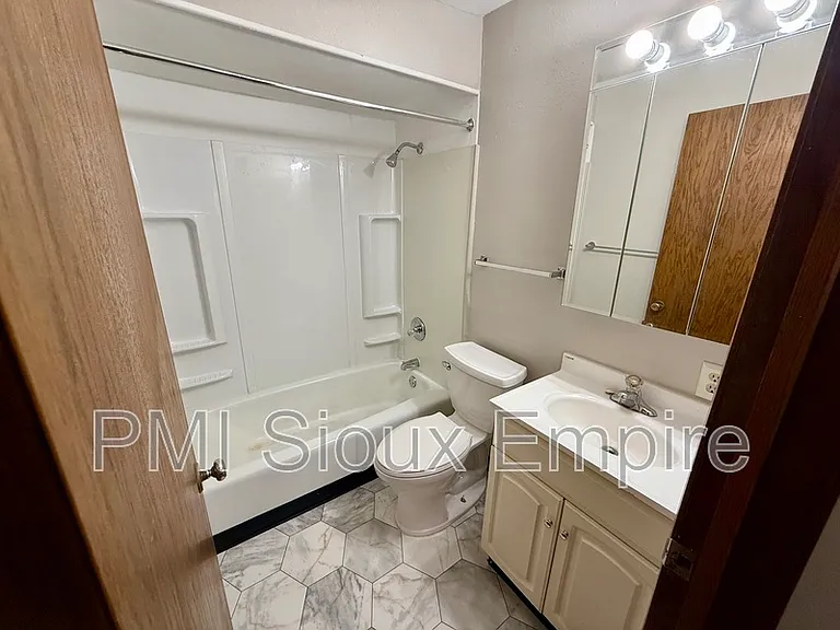 905 W 18th St #103 — Photo 7