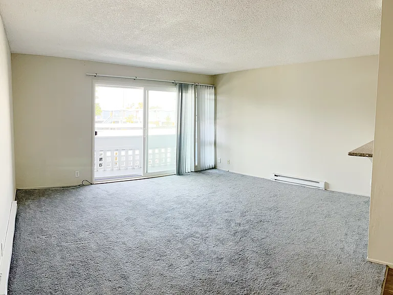 Otis Terrace Apartments — Photo 21