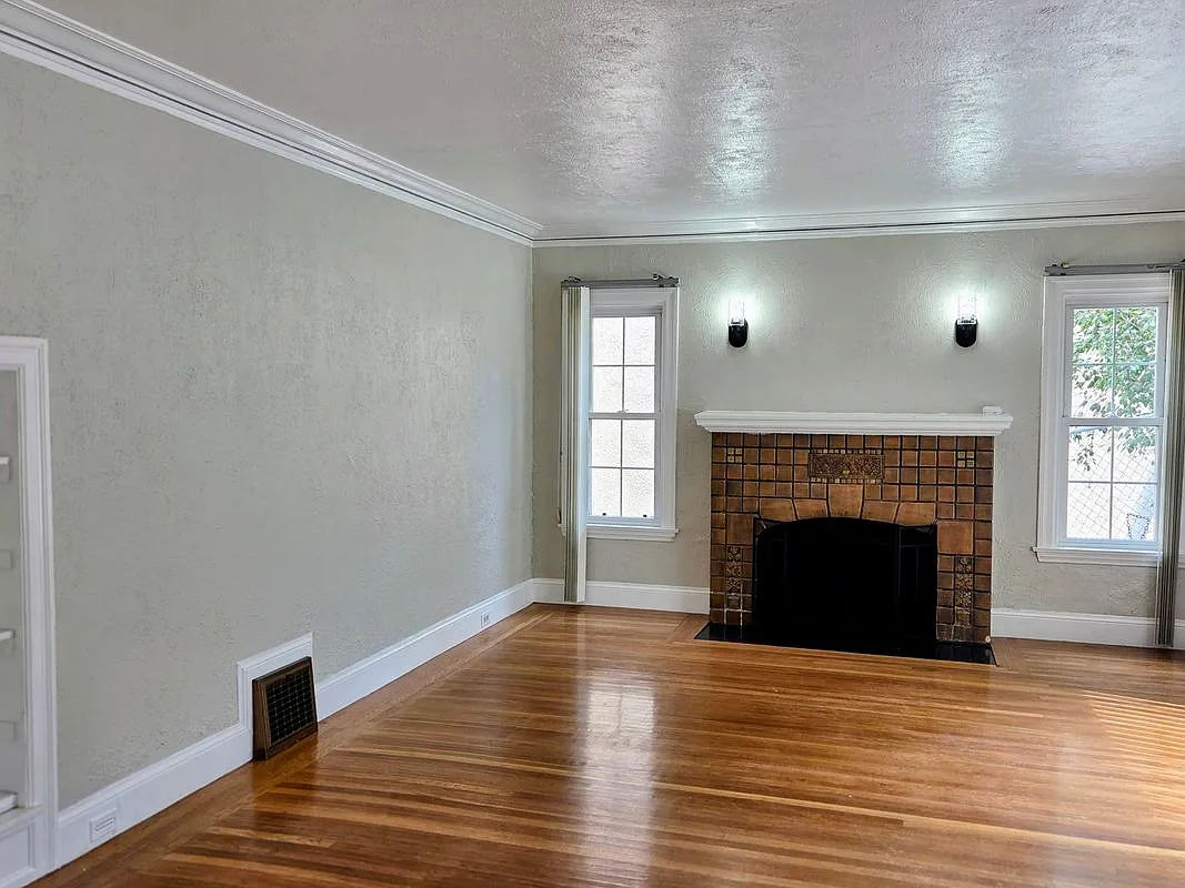 3 bed, 2.0 bath, 1545 sqft, $4,500 — Photo 2