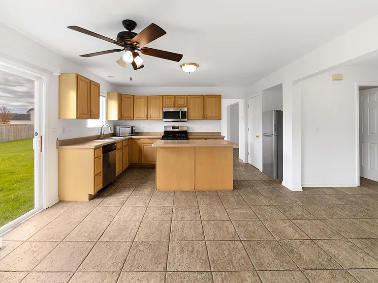2403 Miriam Ave — Photo 11