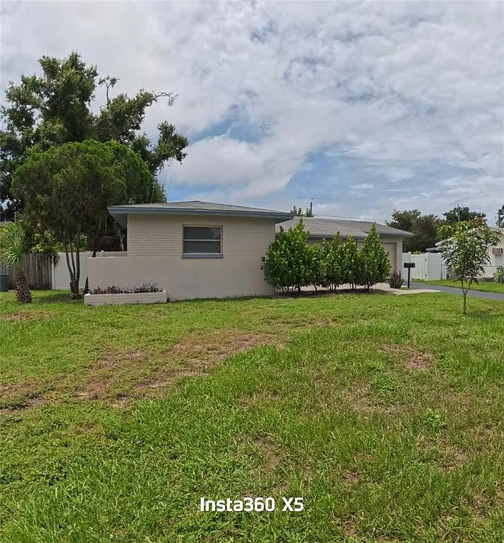 3 bed, 2.0 bath, 1090 sqft, $2,800 — Photo 1