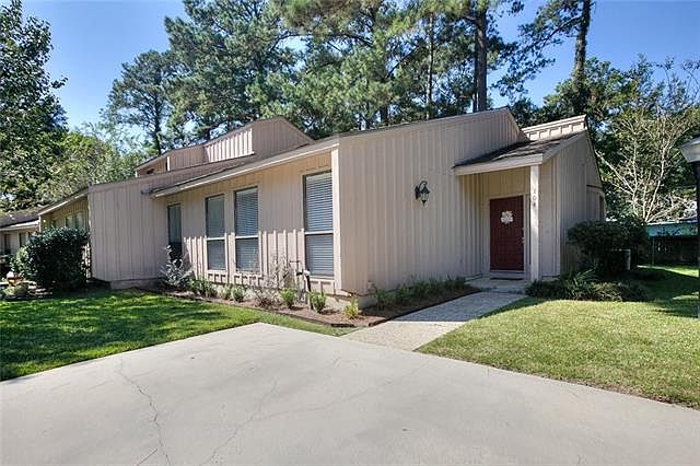 1st image of 104 W Brighton Ct