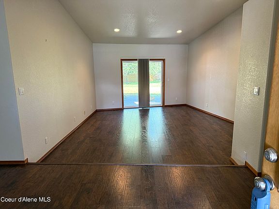 4th image of 7959 N Valley St