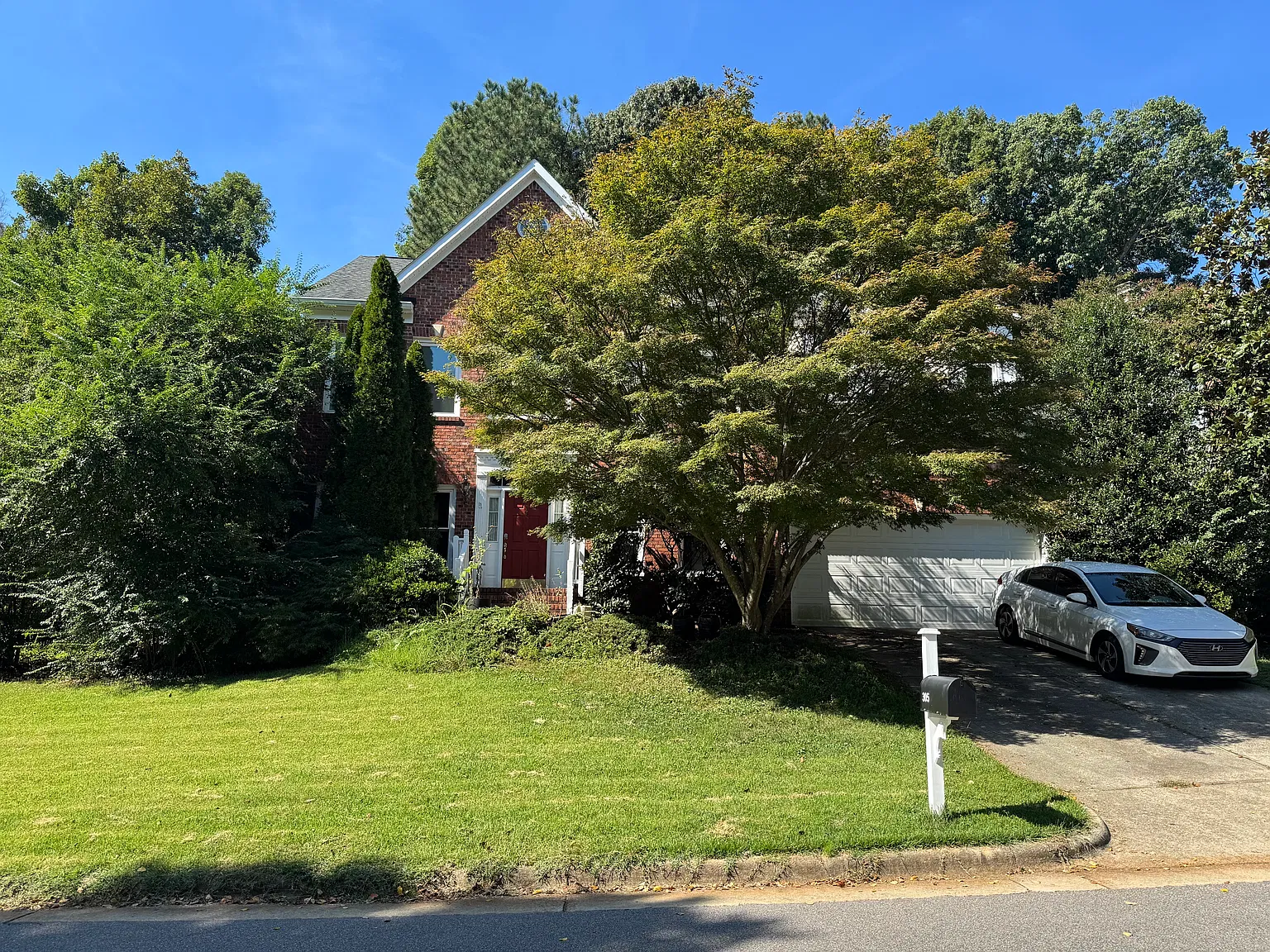 4 bed, 2.5 bath, 2195 sqft, $2,500 — Photo 2