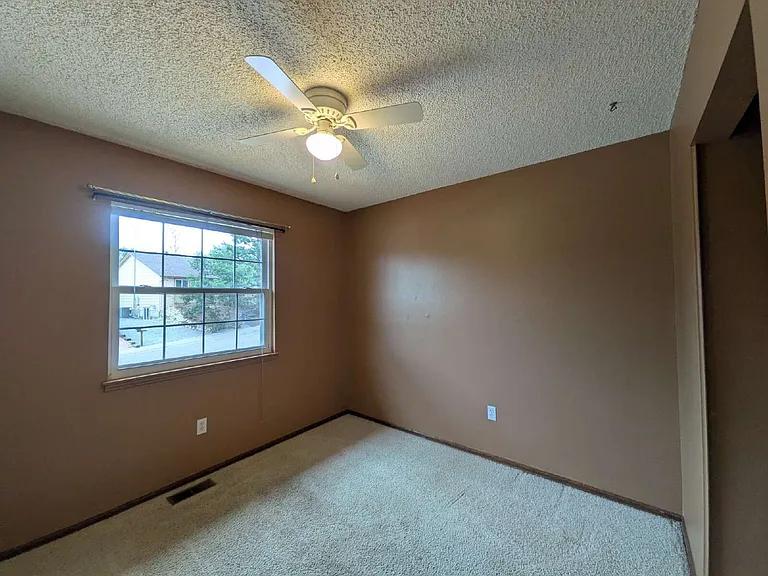 2128 Beacham Dr — Photo 9