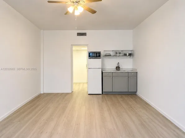 26 Diplomat Pkwy #2263, Hallandale, FL 33009