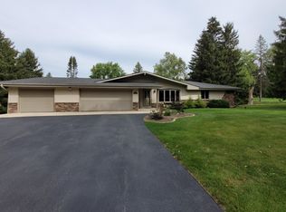 N91W25350 Tomahawk Dr, Lisbon, WI 53089