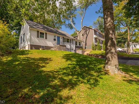 3rd image of 18 Lorelei Rd