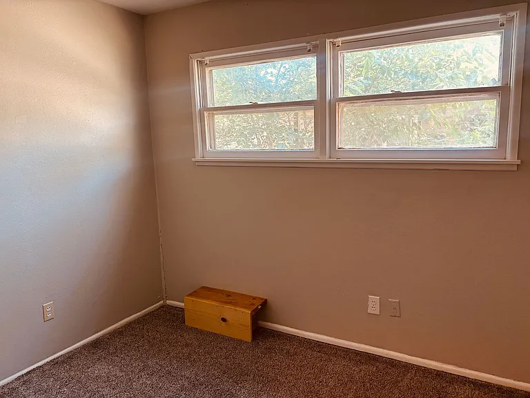 3242 S Millwood Ave — Photo 7