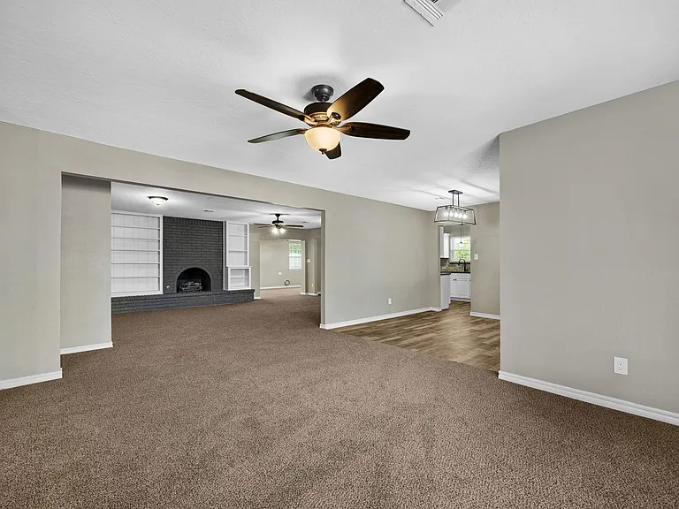 6943 NW Eisenhower Dr — Photo 8