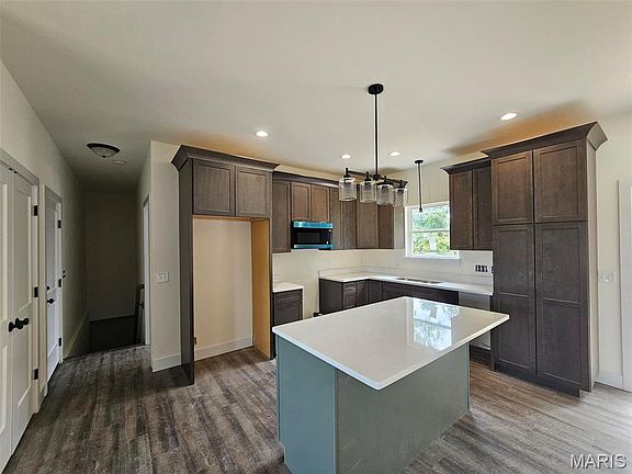 4th image of 210 Hawkins Ridge Ct