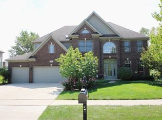 2260 Glouceston Ln, Naperville, IL 60564