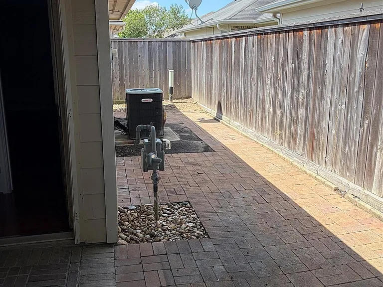 15939 Cottage Ivy Cir — Photo 23