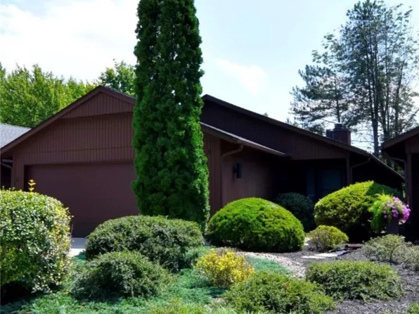 18287 Glencreek Ln, Strongsville, OH 44136