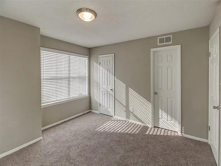 The Hub at 934 Apartments — Photo 32