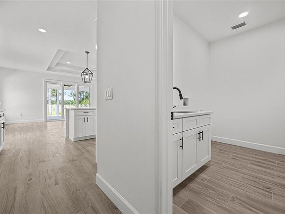 4th image of 1050 SW 67th Way