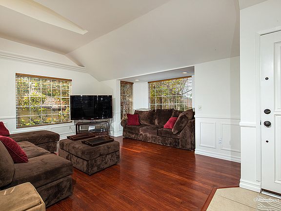 2nd image of 11257 Linares St