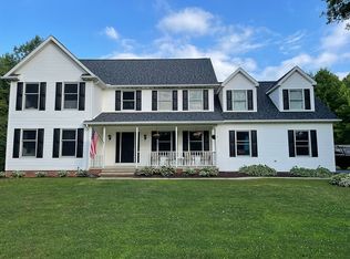 18973 Primrose Ct, Chagrin Falls, OH 44023