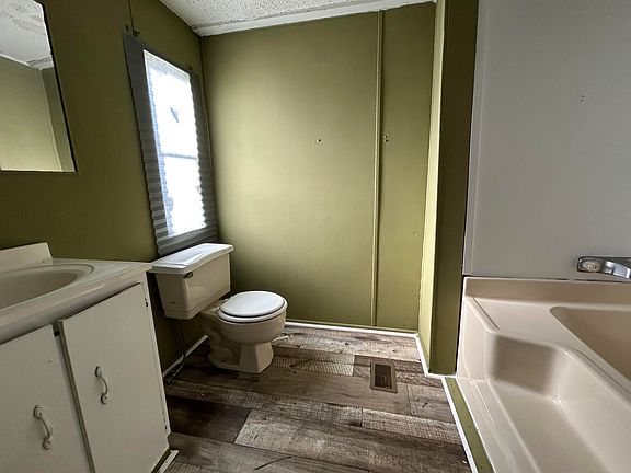 5th image of 134 Kim St