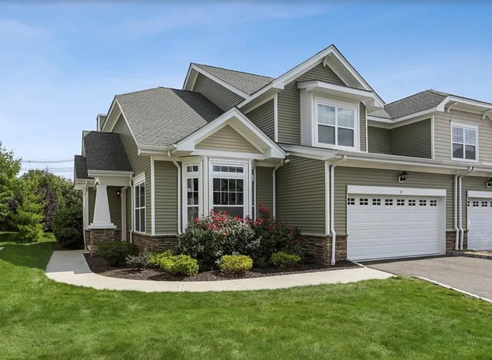 8 Hopkins Ct #8