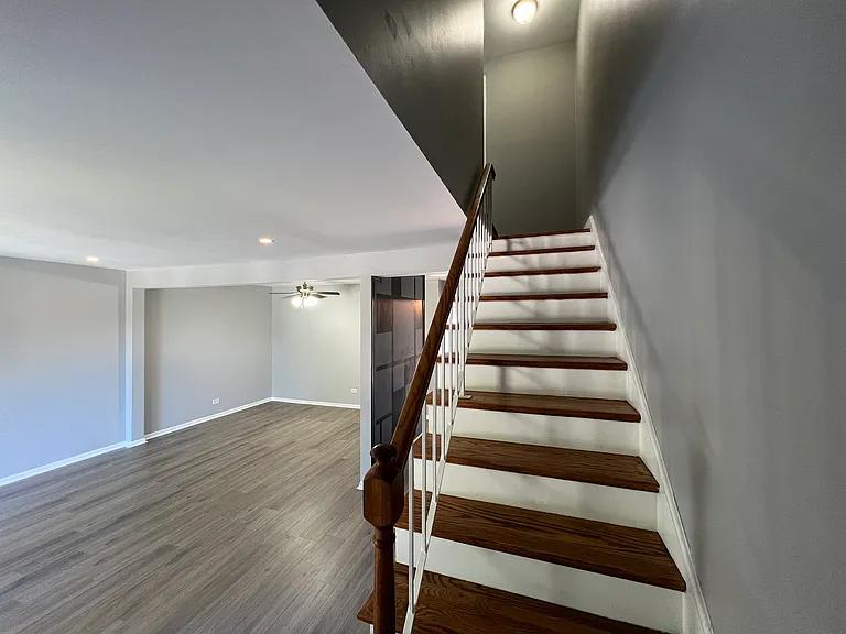 1927 Governors Ln — Photo 14