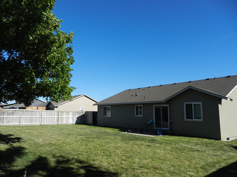 2nd image of 707 E Remington Dr
