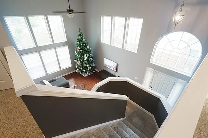 10S448 Carrington Cir — Photo 8