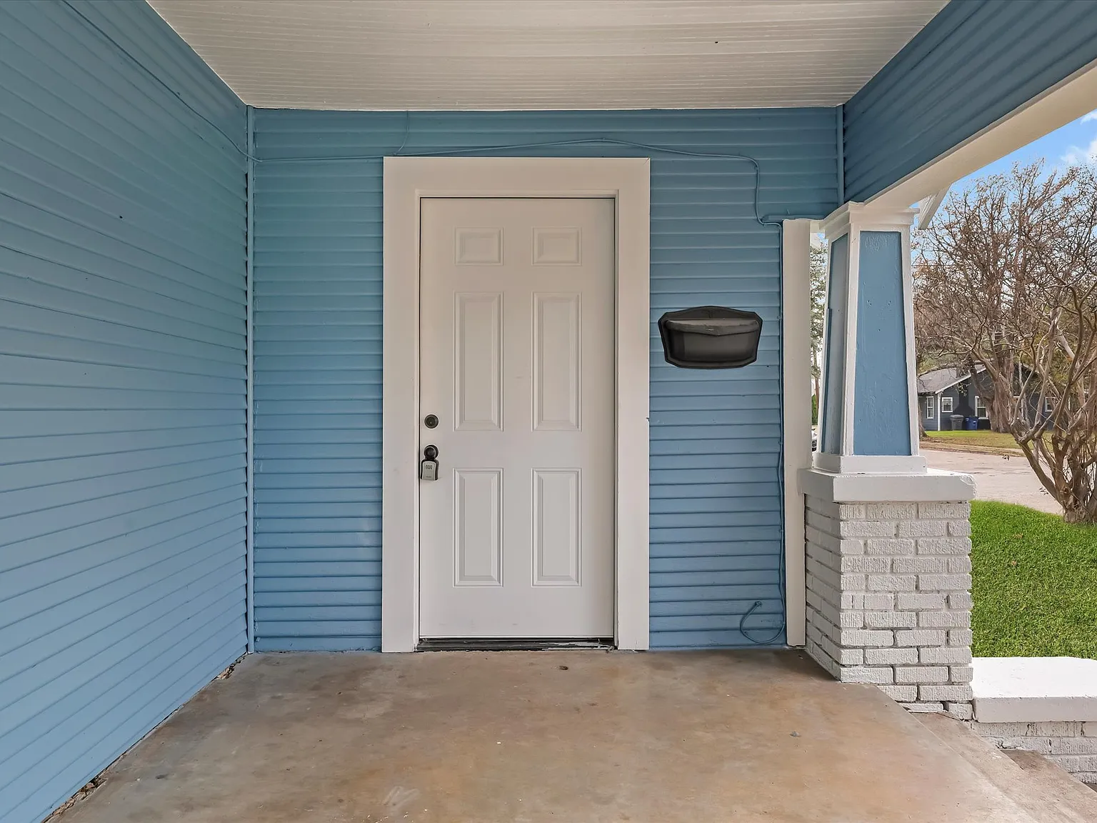 3 bed, 1200 sqft, $1,750 — Photo 2
