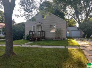 638 3rd Ave NE, Sioux Center, IA 51250
