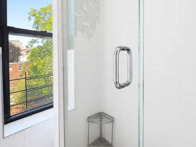 160 Smith St #4R — Photo 10