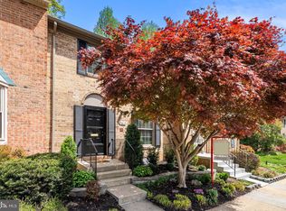 9612 Lindenbrook St, Fairfax, VA 22031