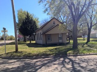 621 E 5th St, Hoisington, KS 67544