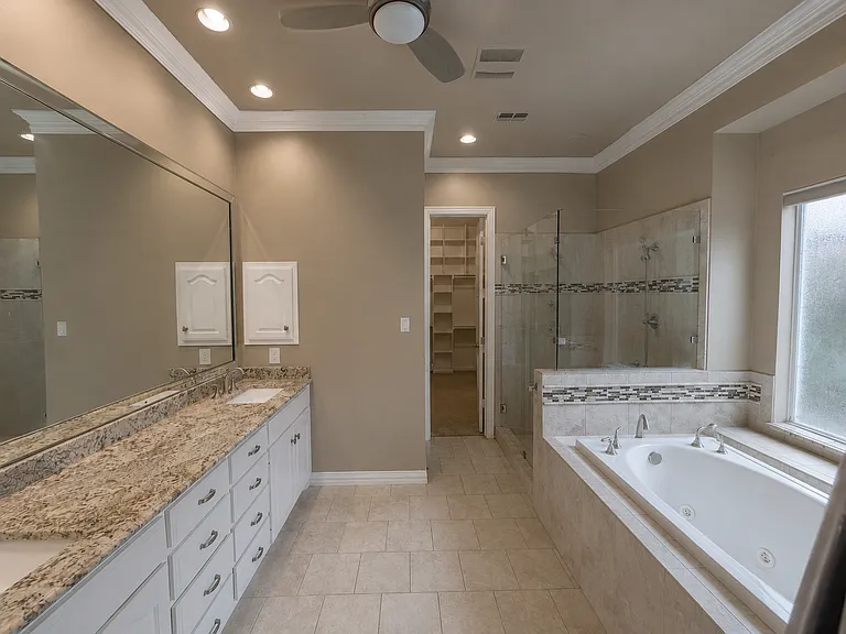 5001 Albany Dr — Photo 9