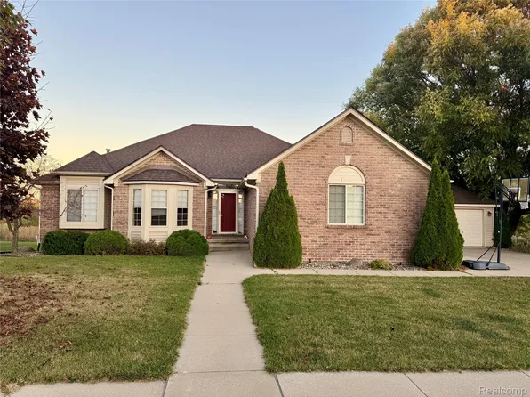 1176 Rutherford St, Lapeer, MI 48446