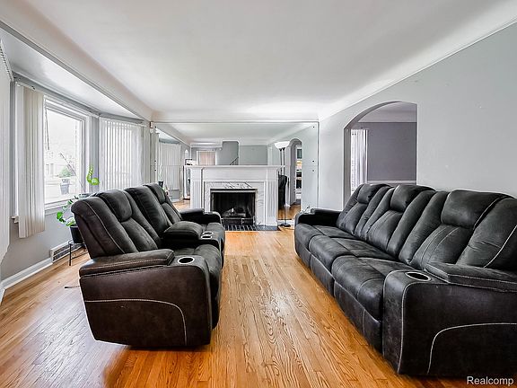 4th image of 5936 Hillcrest St